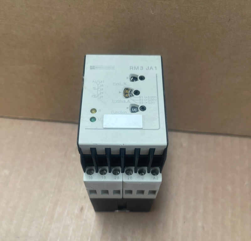 Telemecanique – RM3 JA101MW – Programmable Relay / Timer Module 24-240 VAC/DC