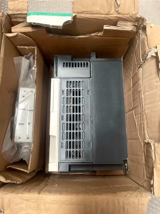 Schneider Electric Altivar 71  ATV71P075N4Z 0.75kW - 1HP -380 / 400V VFD