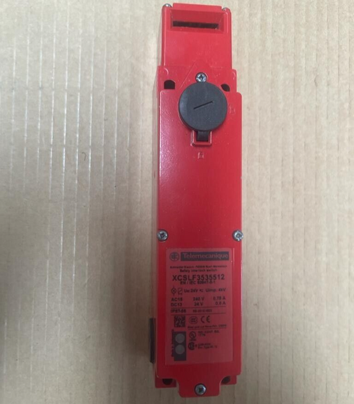 Telemecanique, XCSLF3535512, Safety interlock switch 2 NC+4 NO 24V