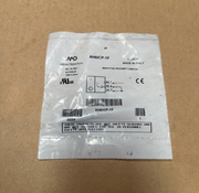 Micro Detectors – AH6/CP‑1F – Polarised Photoelectric Sensor (PNP, M18)