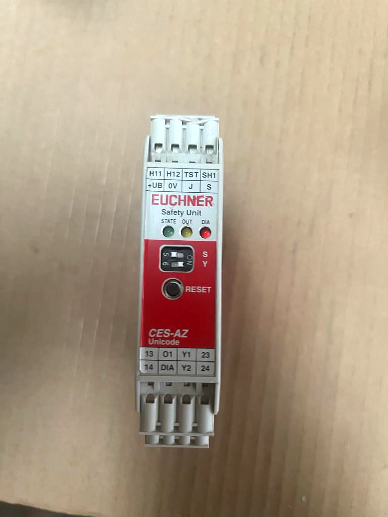 EUCHNER CES-AZ-AES-01B Safety Relay Unit