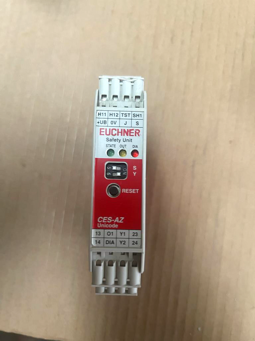 EUCHNER CES-AZ-AES-01B Safety Relay Unit