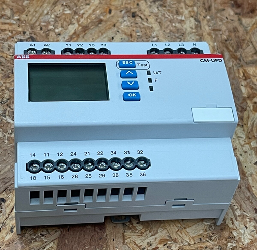 ABB – 1SVR560730R3401 (CM‑UFD.M31) – Grid‑Feeding Monitoring Relay, 3× SPDT