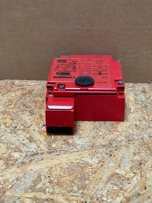 Schneider Electric – XCSE8312 – Metal Safety Switch, 3 NC + Solenoid Interlock