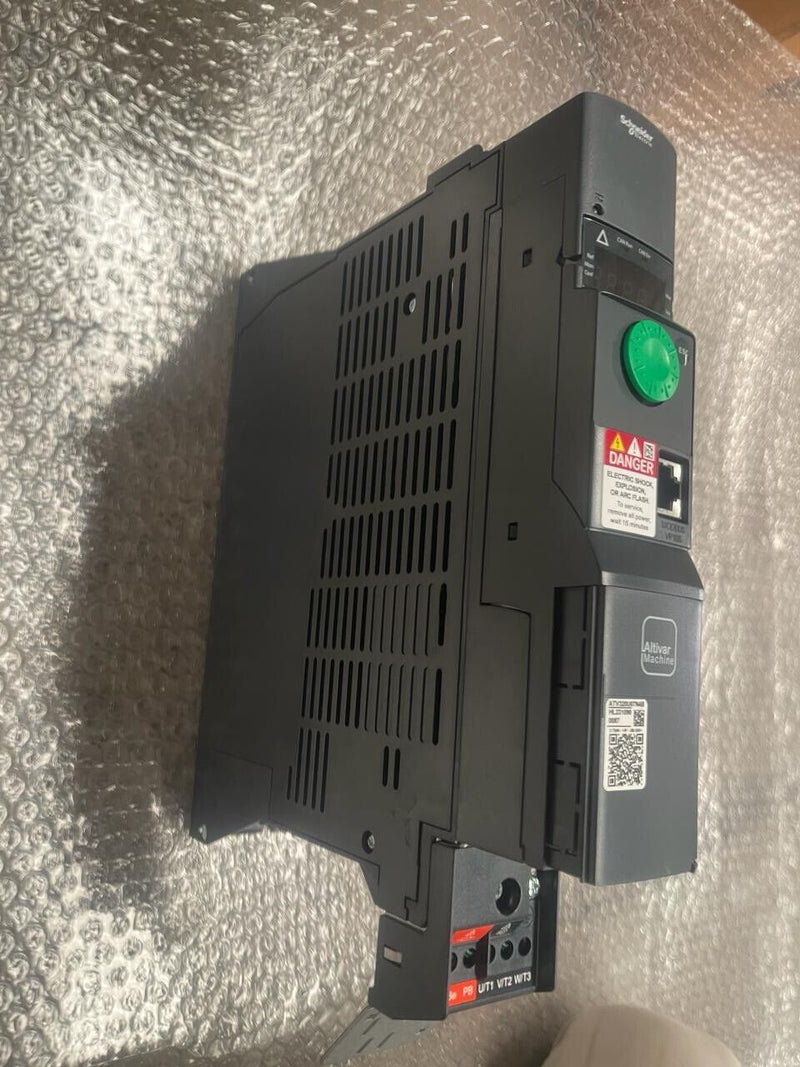 Schneider Ekectric Altivar 320 - ATV320U07N4B - 0.75kW/1HP AC Speed Drive