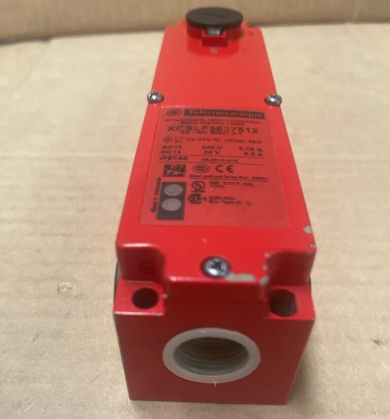 Telemecanique, XCSLF3837512, Safety interlocking switch metal XCS, 5 NC+1 NO 24V